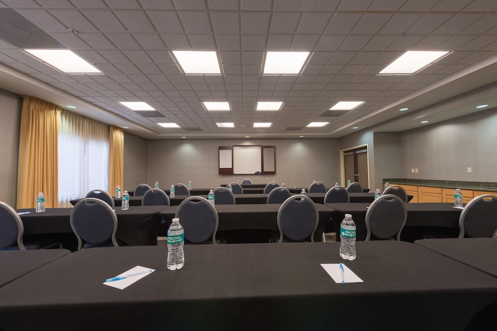 Springhill Suites by Marriott Ridgecrest 42/44