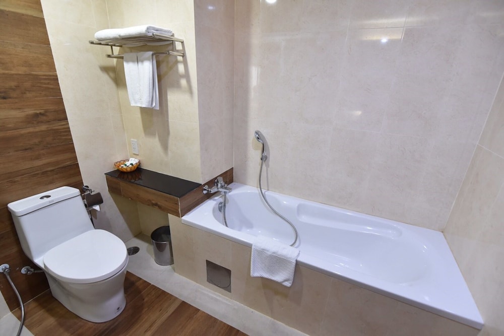 MAYFLOWER GRANDE HOTEL HAT YAI 33/37