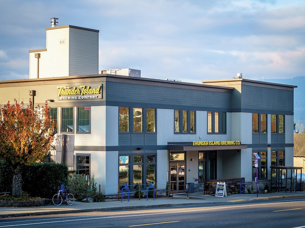 Columbia Gorge Inn 8/57
