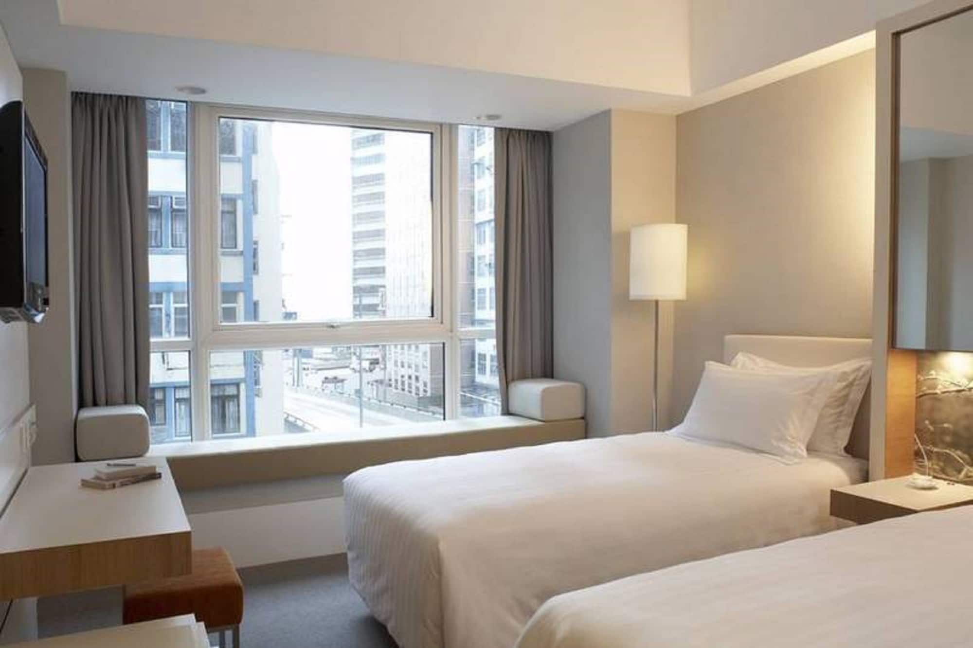 SUPERIOR, TWIN BEDS, CITY VIEW