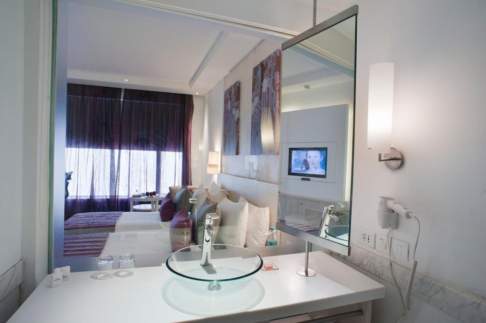 THE ASHTAN SAROVAR PORTICO 23/37