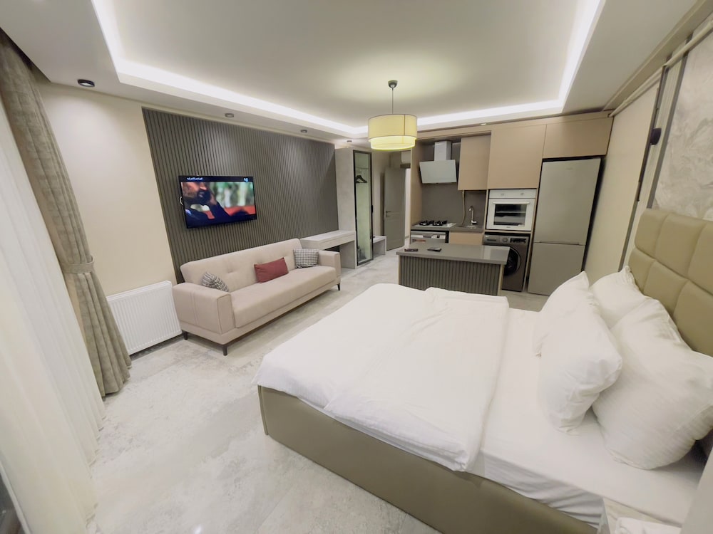 Aymira Suites 12/40