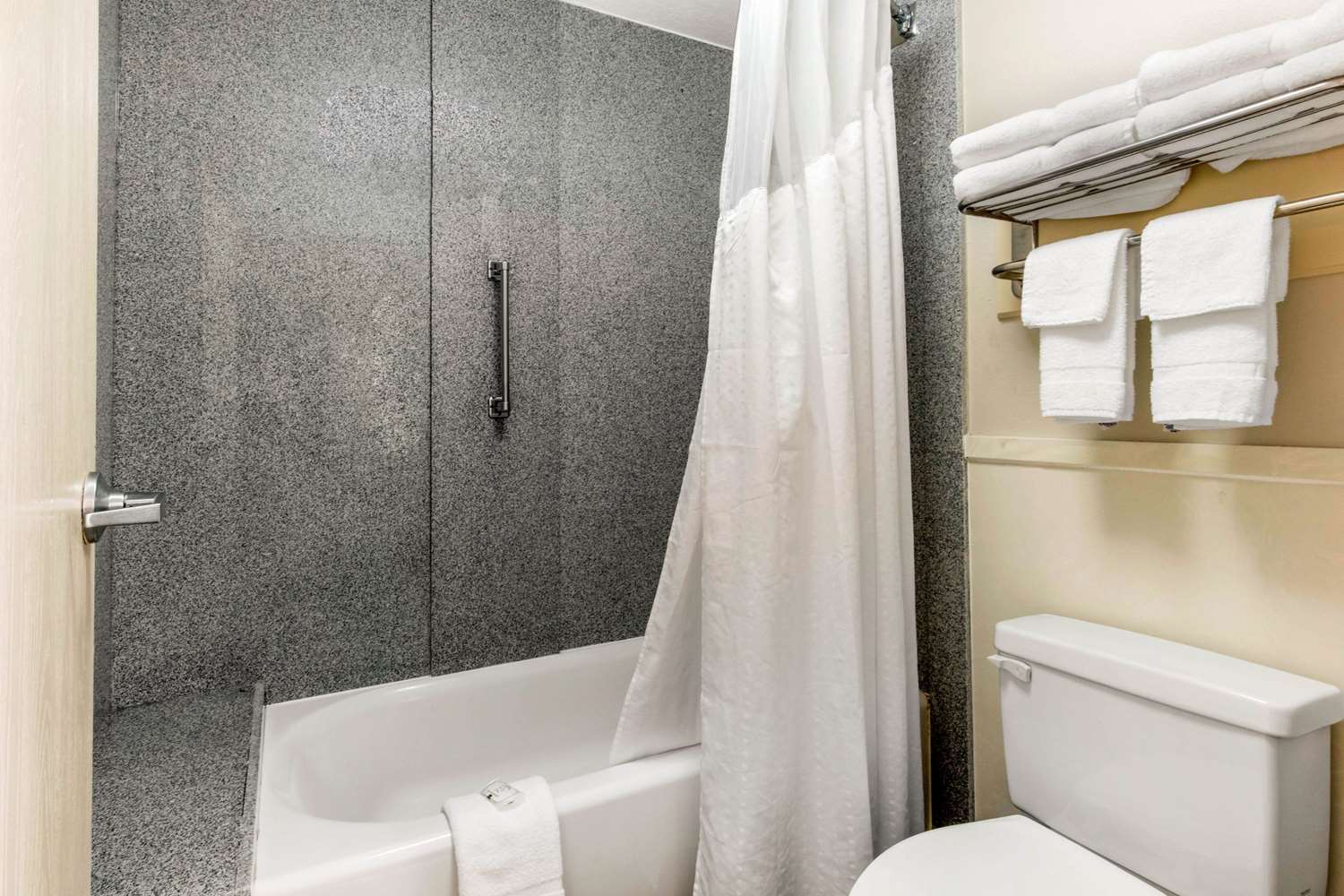 Quality Inn Airport I-240 13/15