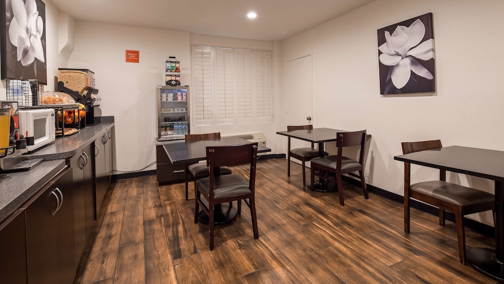 Surestay Hotel By Best Western Beverly Hills West 24/25