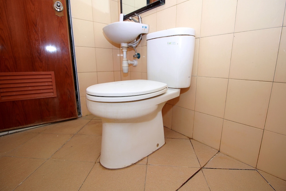 OYO 1678 Jati Exclusive Homestay 35/45