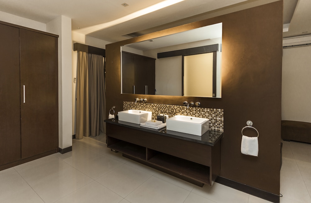 Villa Cascade 9/21