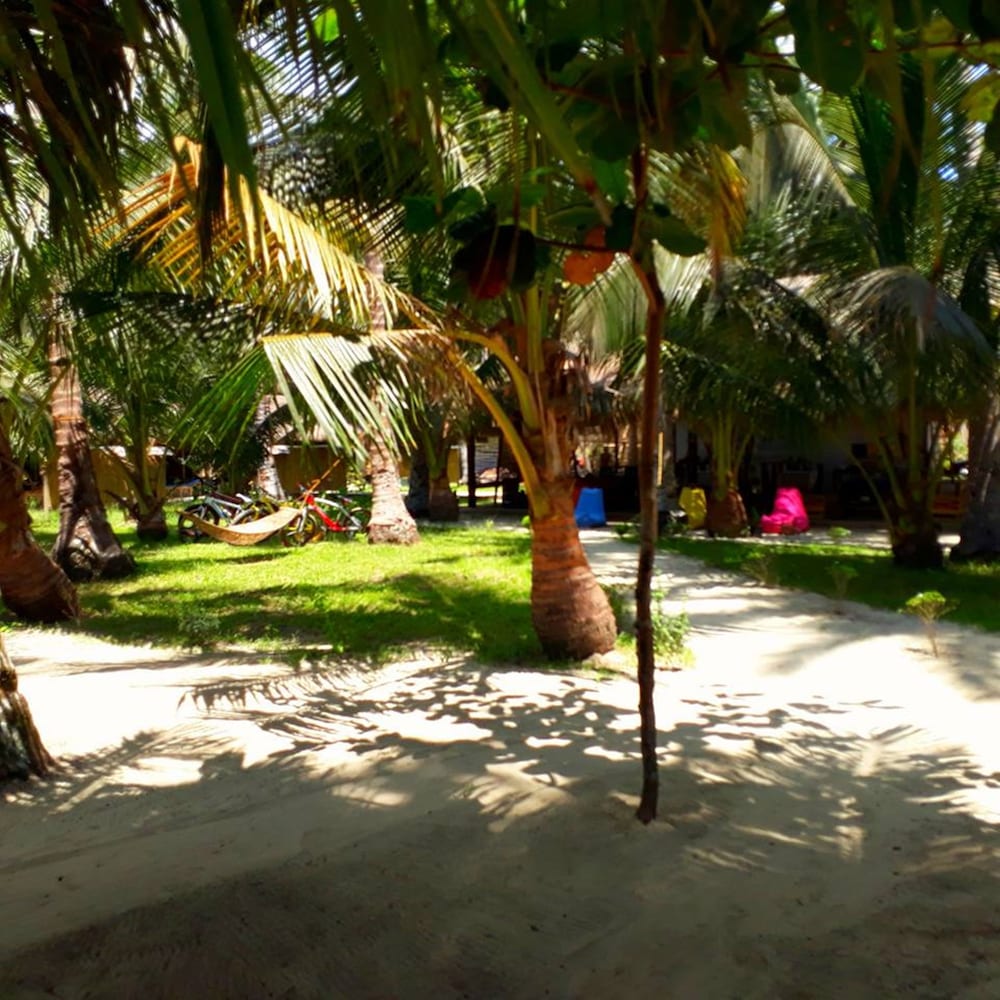 Peace & Love Beach Club 35/46