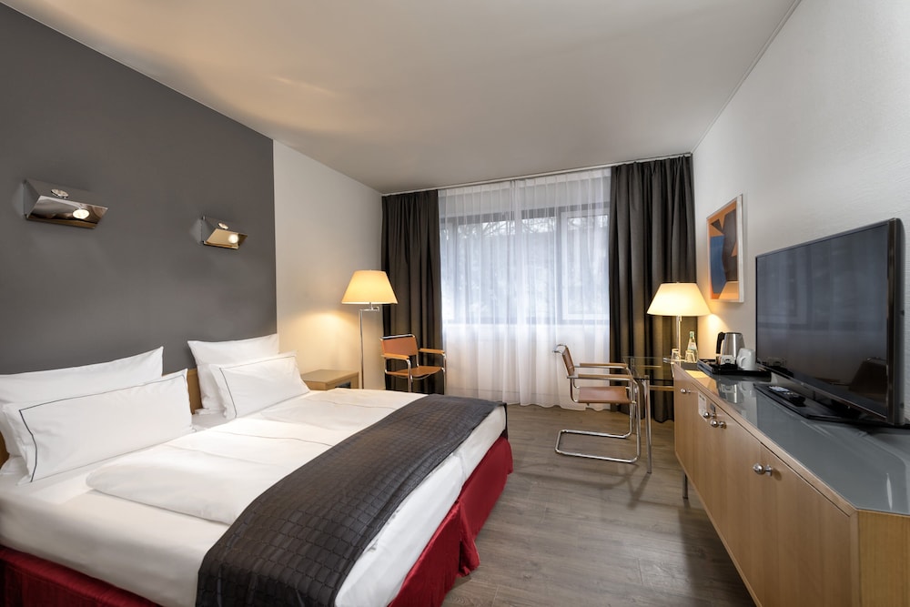 HOLIDAY INN BERLIN CITY WEST 11/71