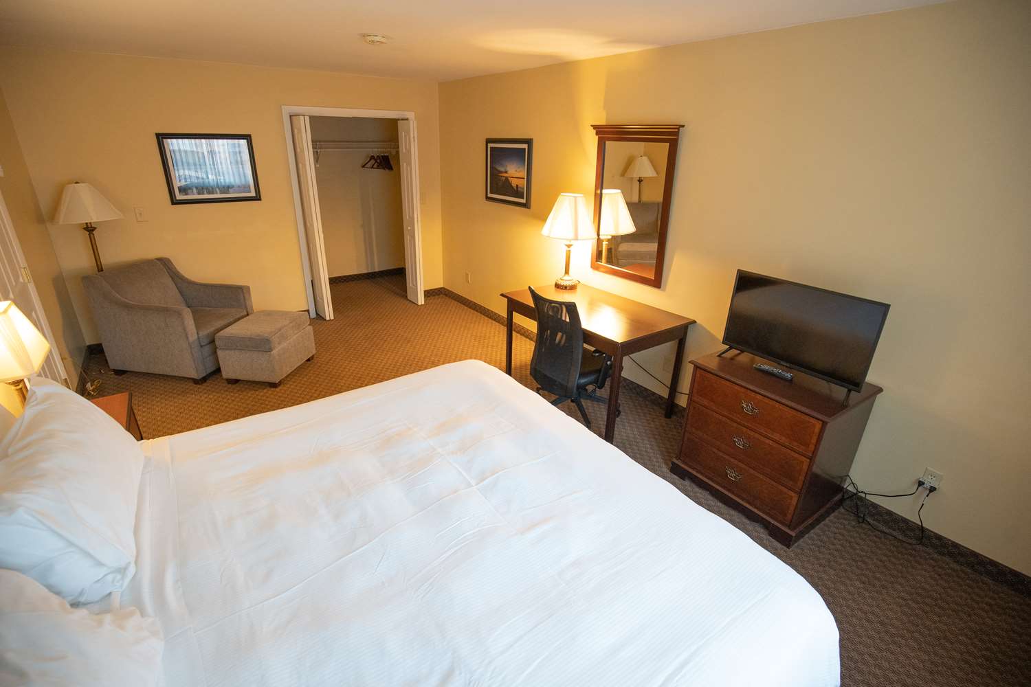 2 Bedrooms, King and Double Bed, Pool Side, 2 Bathrooms