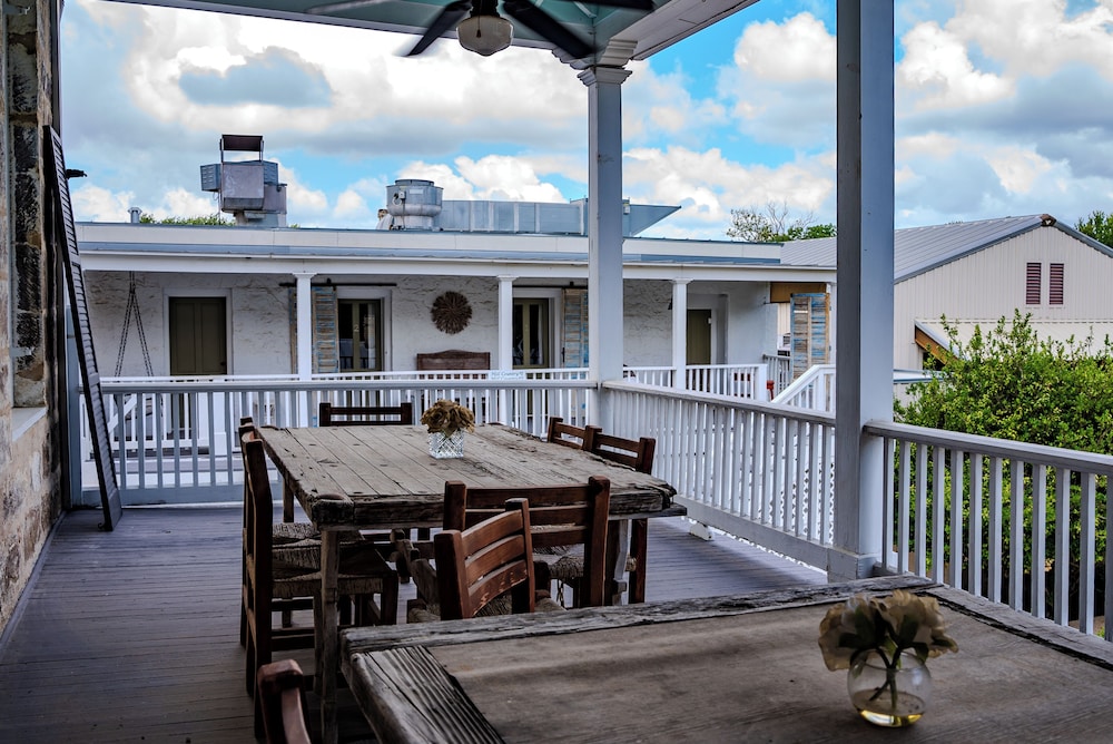 Ye Kendall Inn 75/82