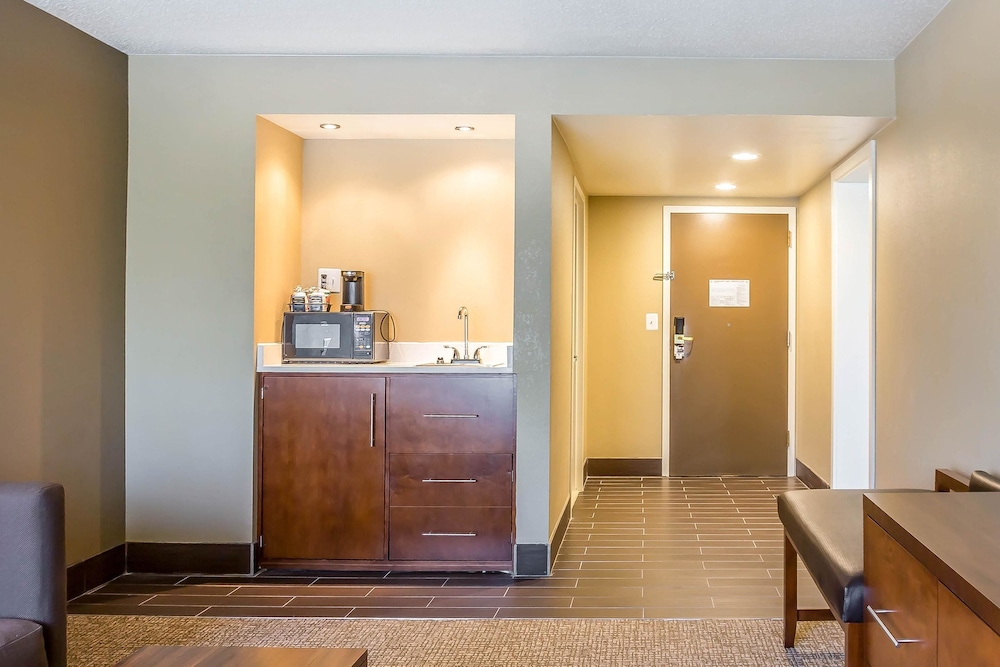 Comfort Inn and Suites Aberdeen Near Apg 4/49