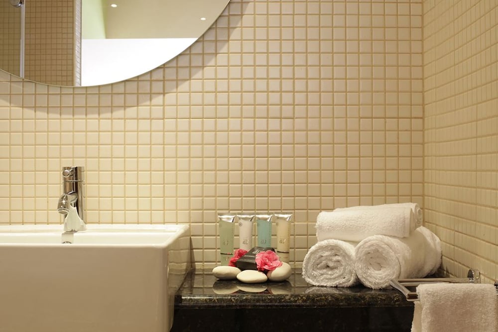 E Hotel Spa Resort 59/61