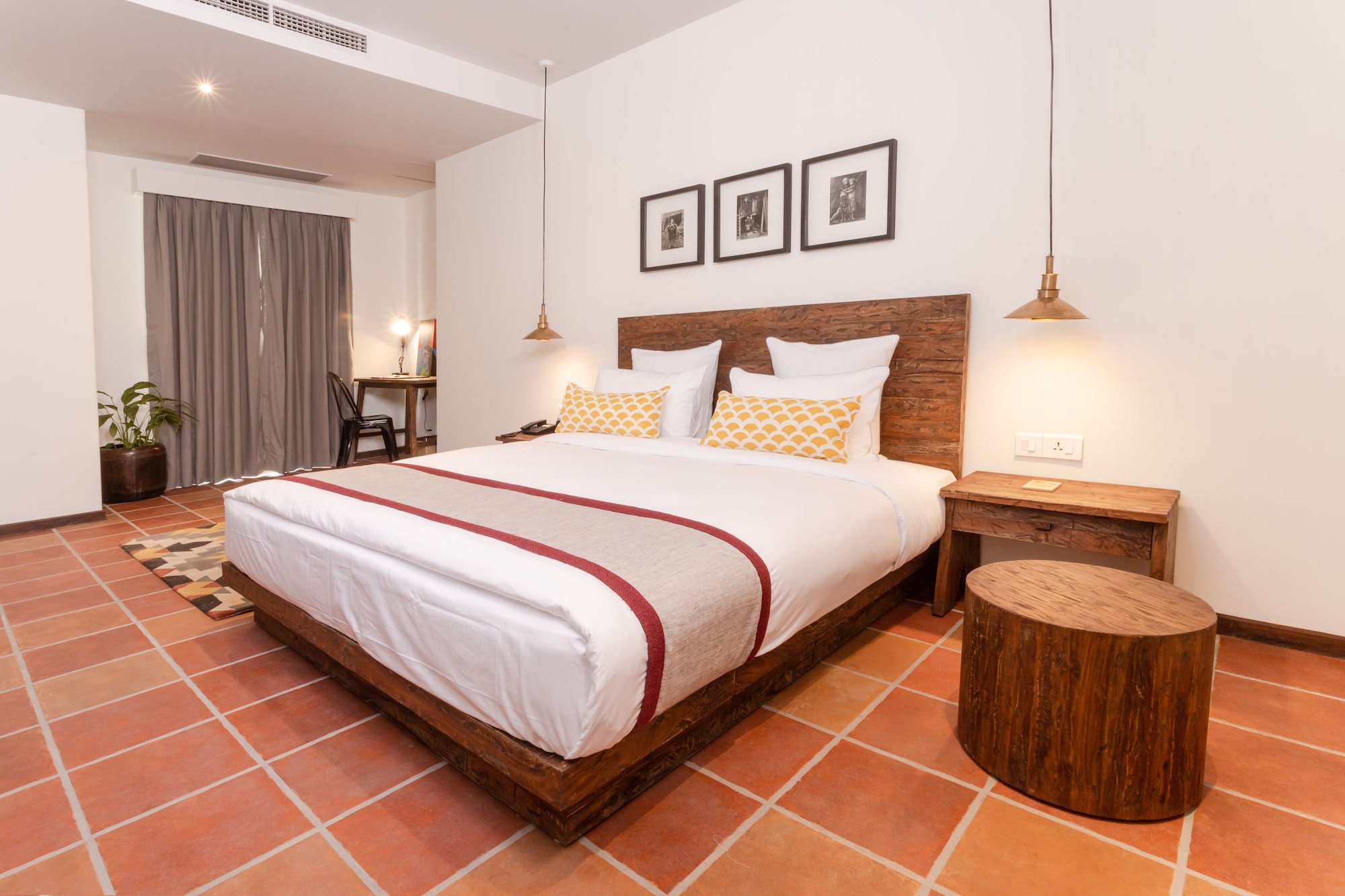 FAMILY SUITE, KING BED, CITY VIEW, TERRACE