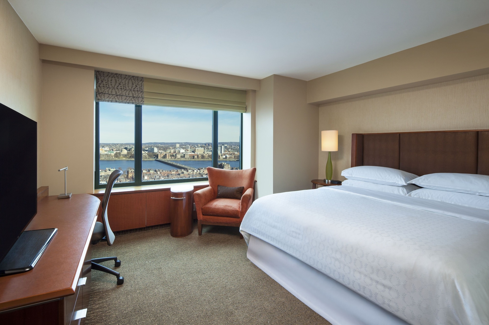 Junior Suite, King Bed, River View, Sofa