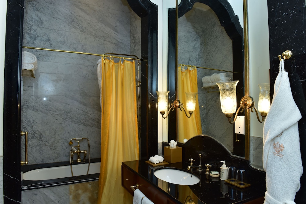 TAJ FALAKNUMA PALACE 33/81