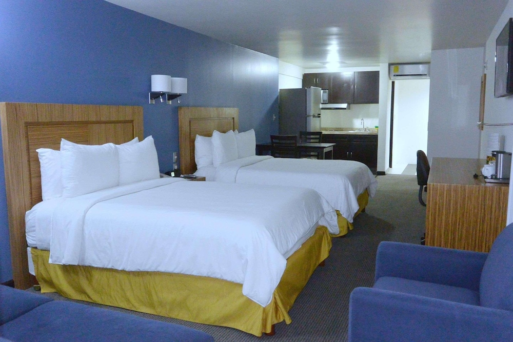 Room, 2 Double Beds, Kitchenette