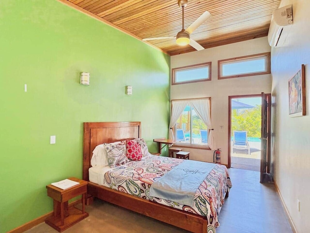 Richardson Serenity Villa 18/50
