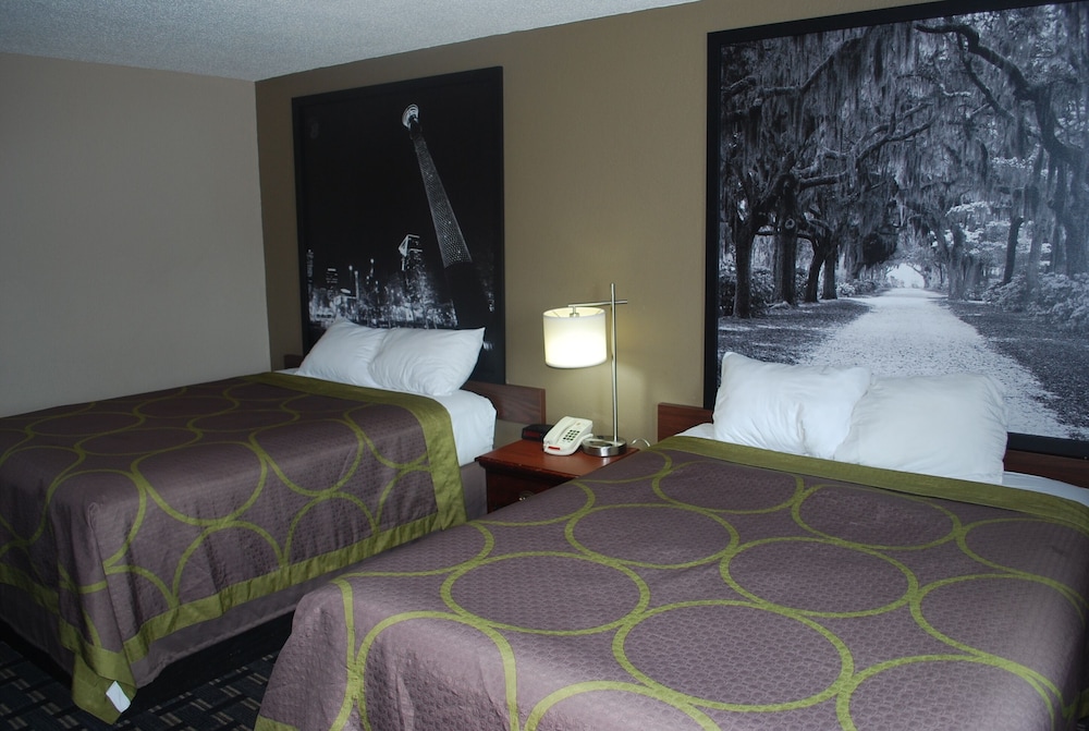 Super 8 by Wyndham Warner Robins 11/20
