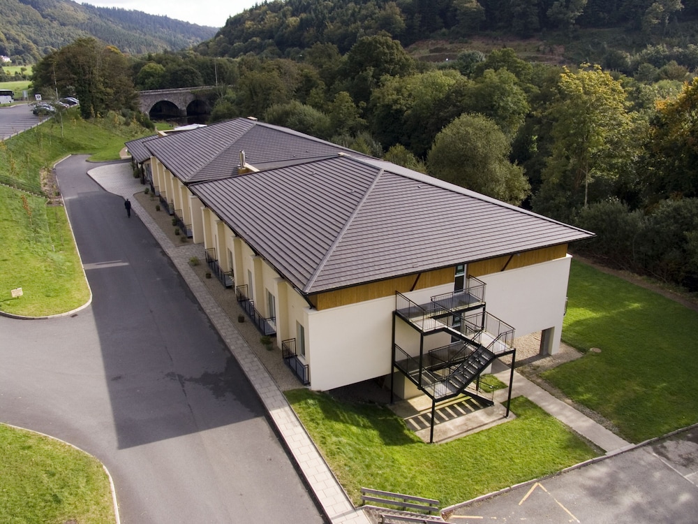 Woodenbridge Hotel 10/73