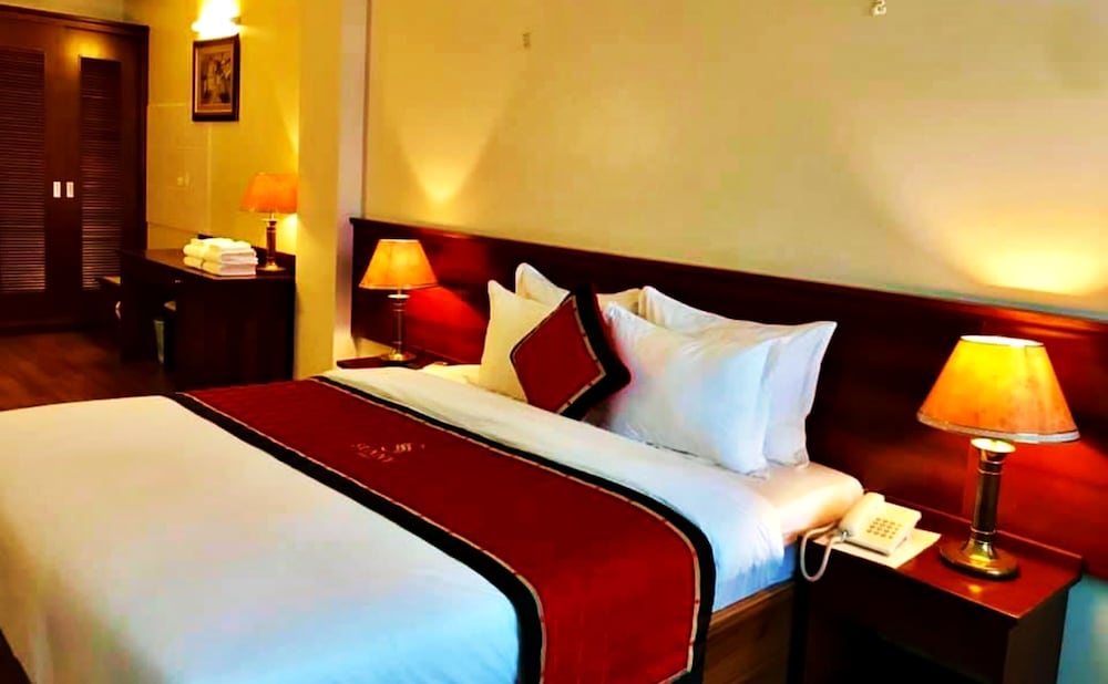 Regal Hotel 11/34