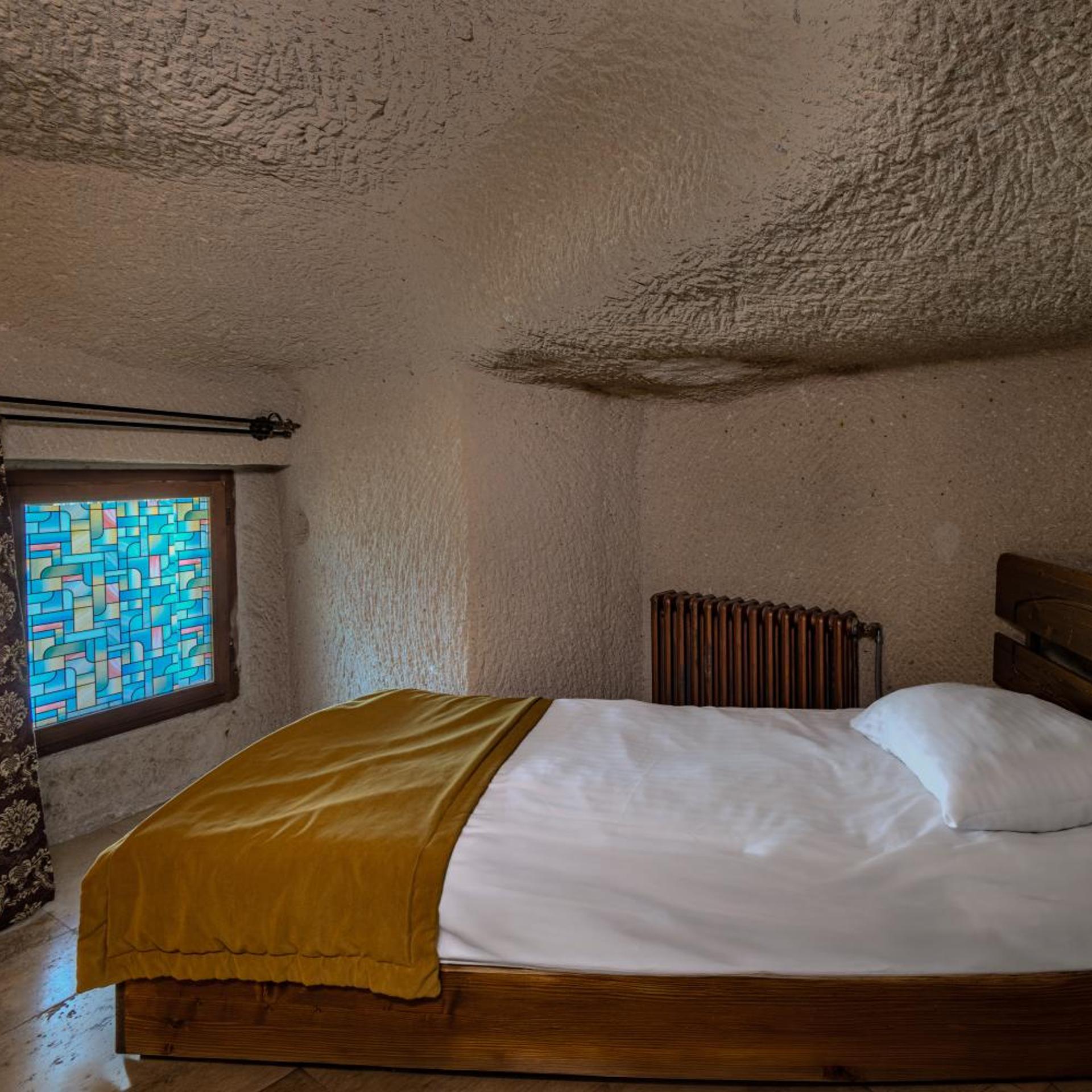 Cave, Suite, King Bed