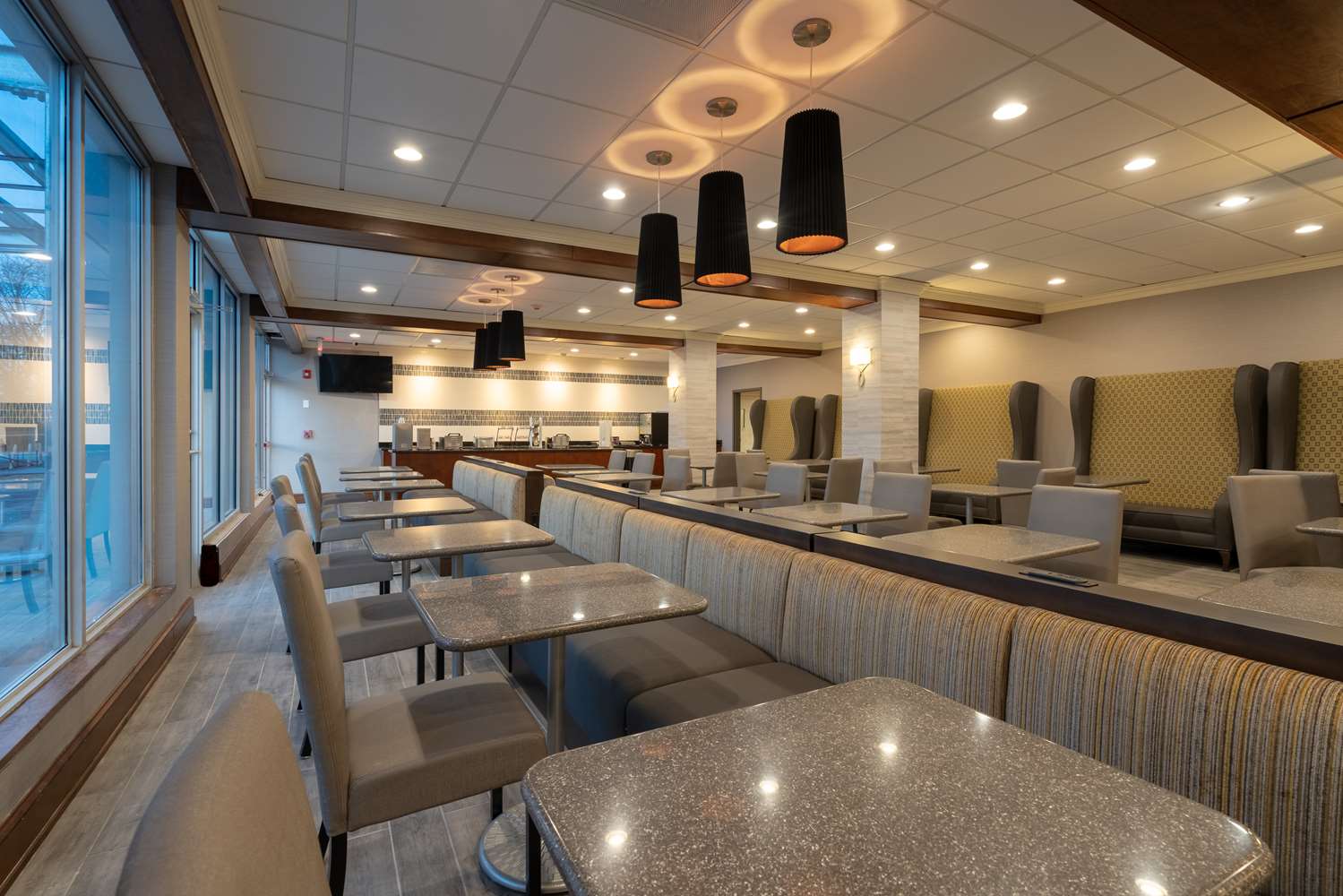 Best Western Premier Airport/Expo Center Hotel 14/23