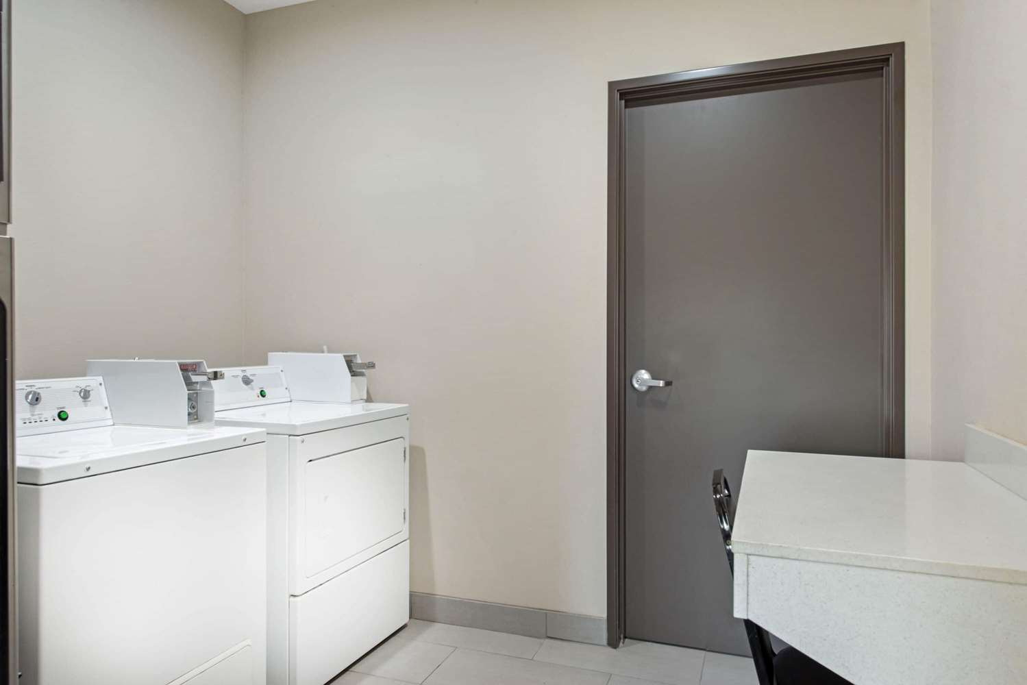 La Quinta Inn And Suites By Wyndham Lake Charles - Westlake 9/45