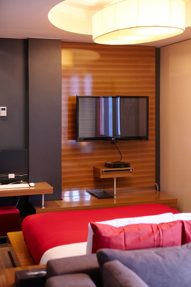 Tria Hotel 53/62