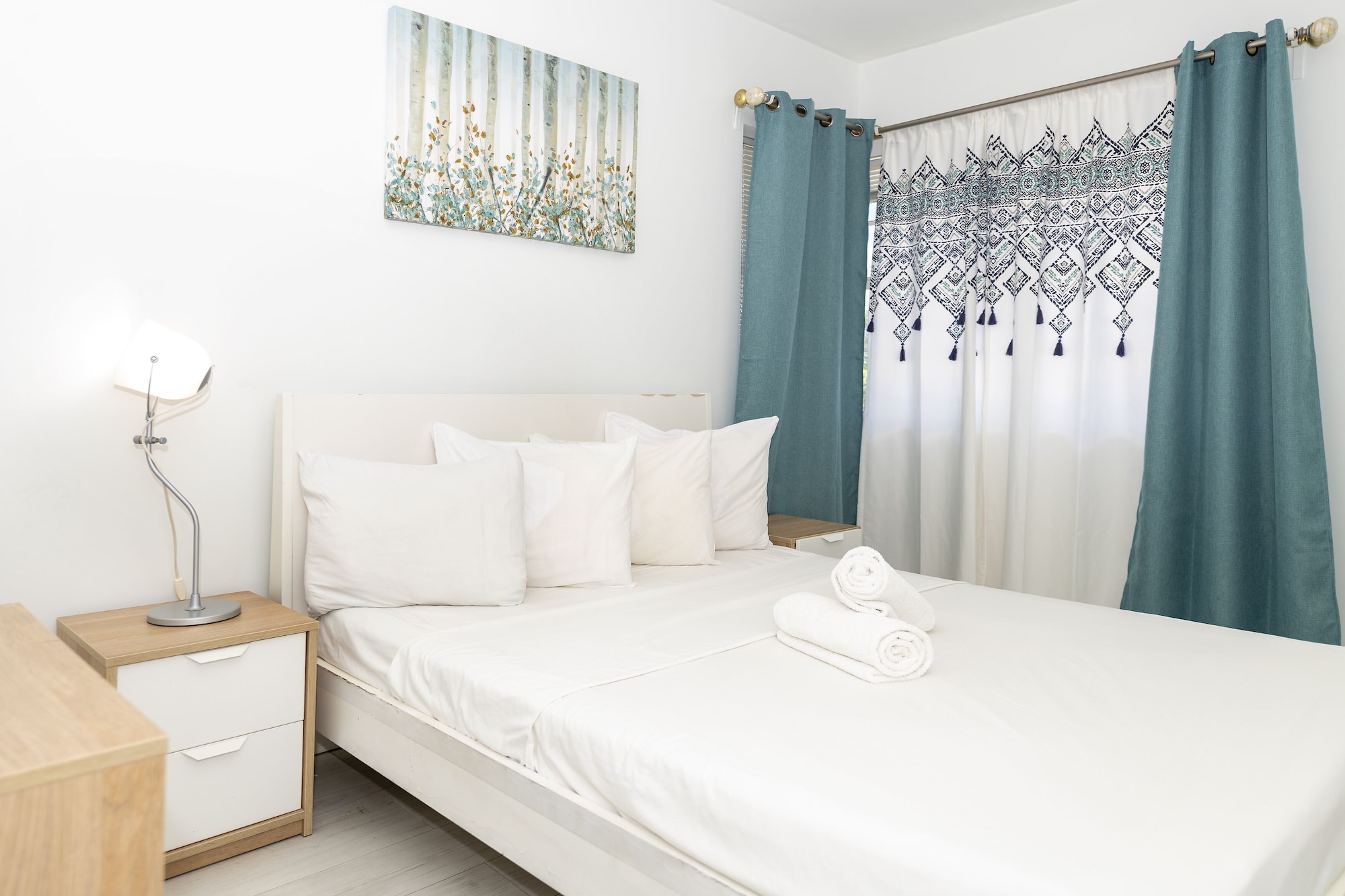 COMFORT, QUEEN BED