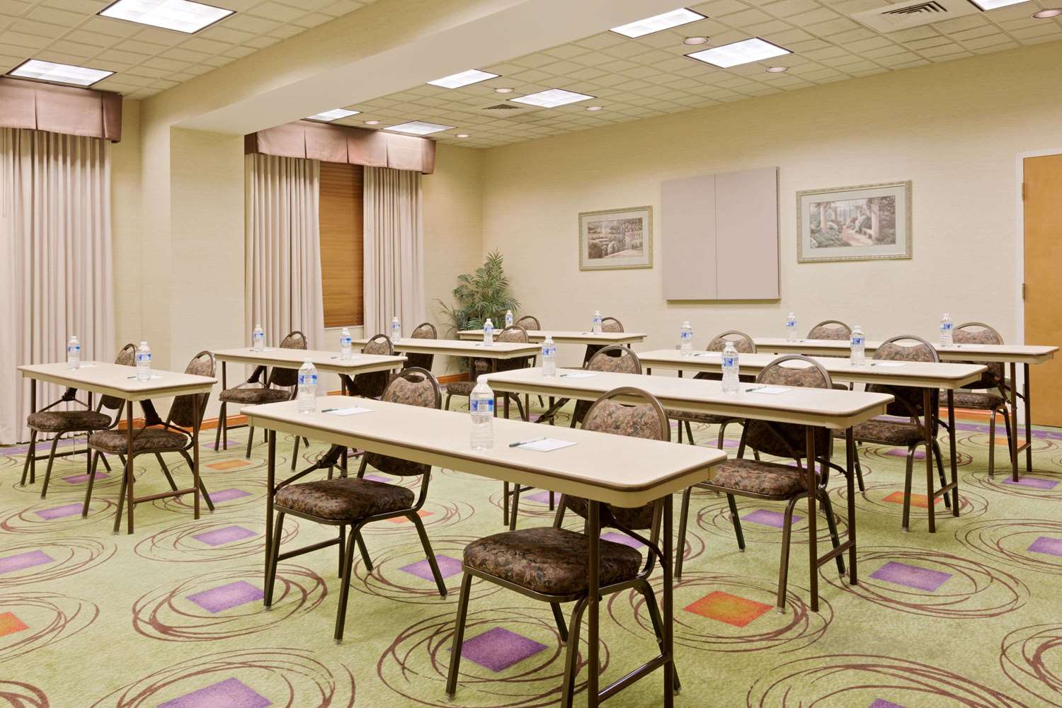 Wingate By Wyndham Charlotte Airport 16/23