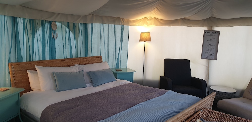The Little Hide - Grown Up Glamping 11/50