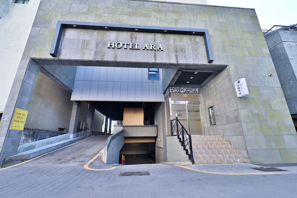 Ara Hotel 4/50