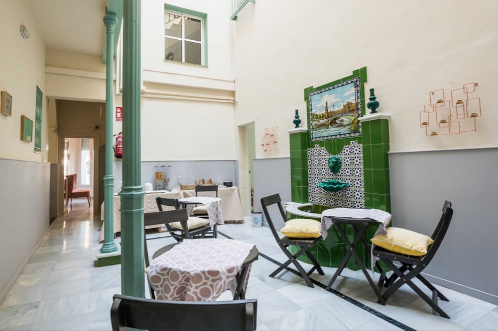 Hostal Jardin De La Alameda 36/50