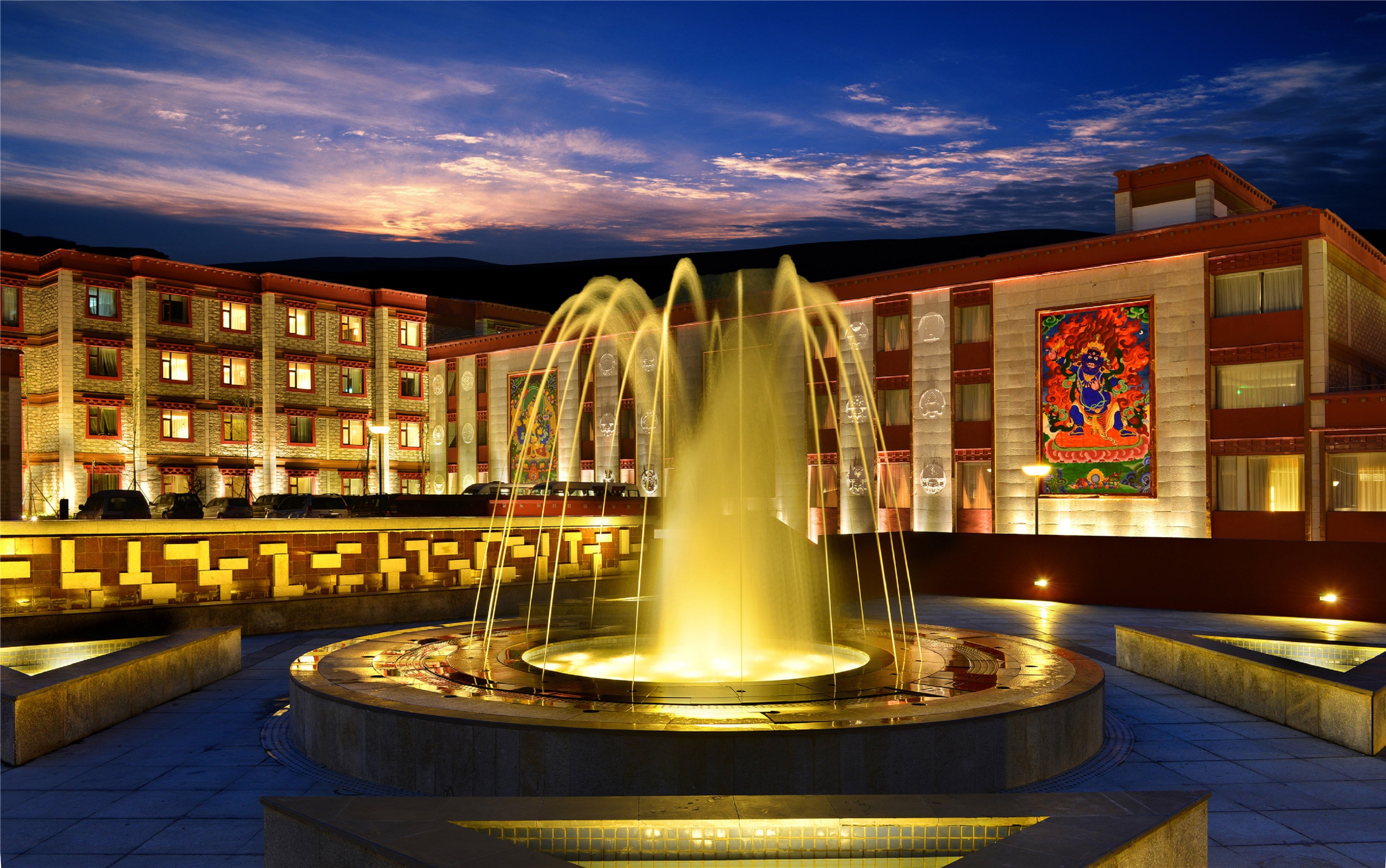Crowne Plaza Yading 77/81