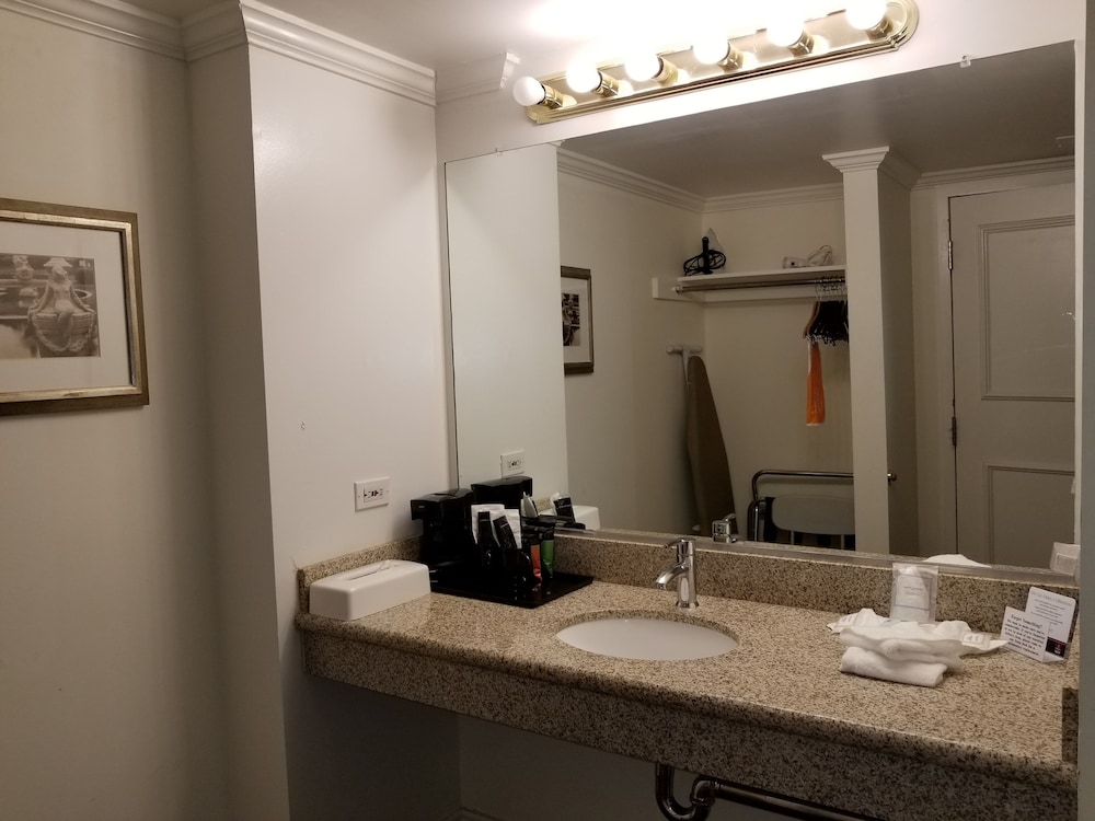 Clarion Inn Near China Lake Naval Station 17/43