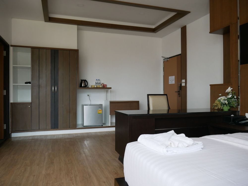 Blu Hotel Nakhon Phanom 16/35
