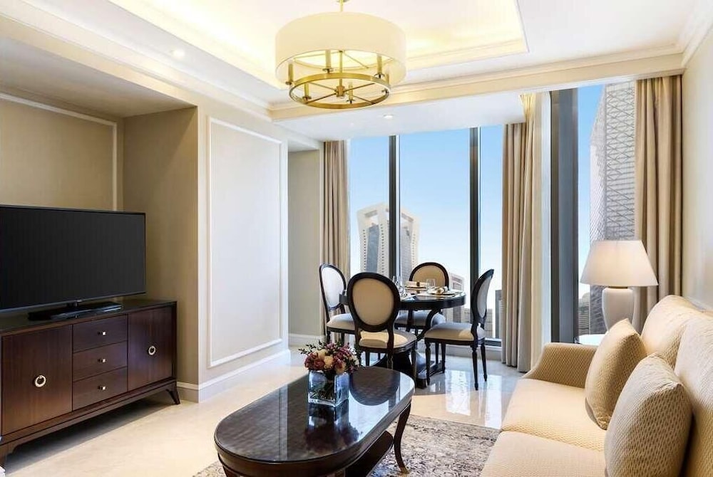 Westpac Hotel & Suites 15/21