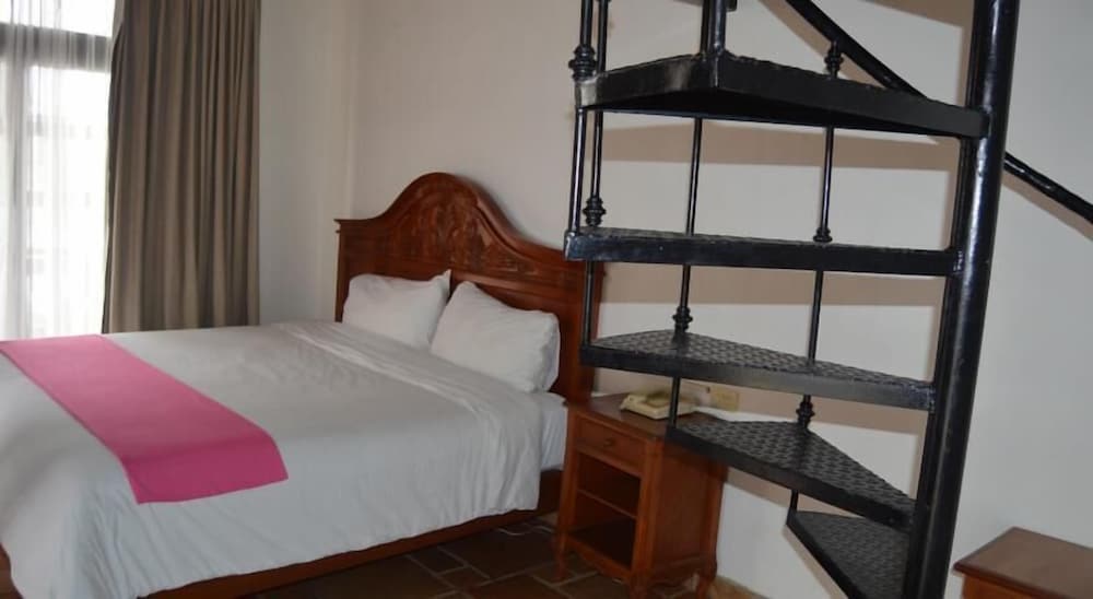 Hotel Meson del Mar 5/41