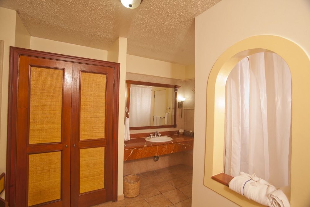 Fort Young Hotel 44/76