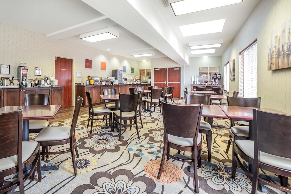 Comfort Suites Airport Salt Lake City, UT 22/35