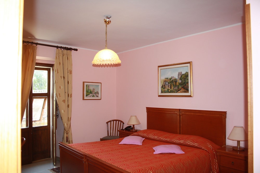 Edelweiss Hotel 28/65