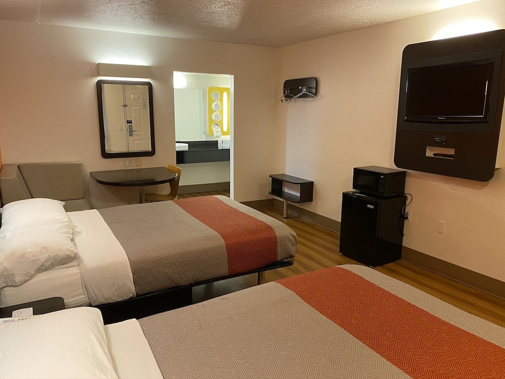 Motel6 Youngstown, OH 22/31