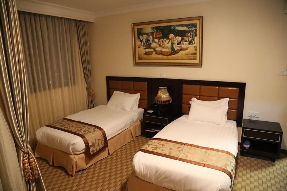 Caravan Hotel 20/47