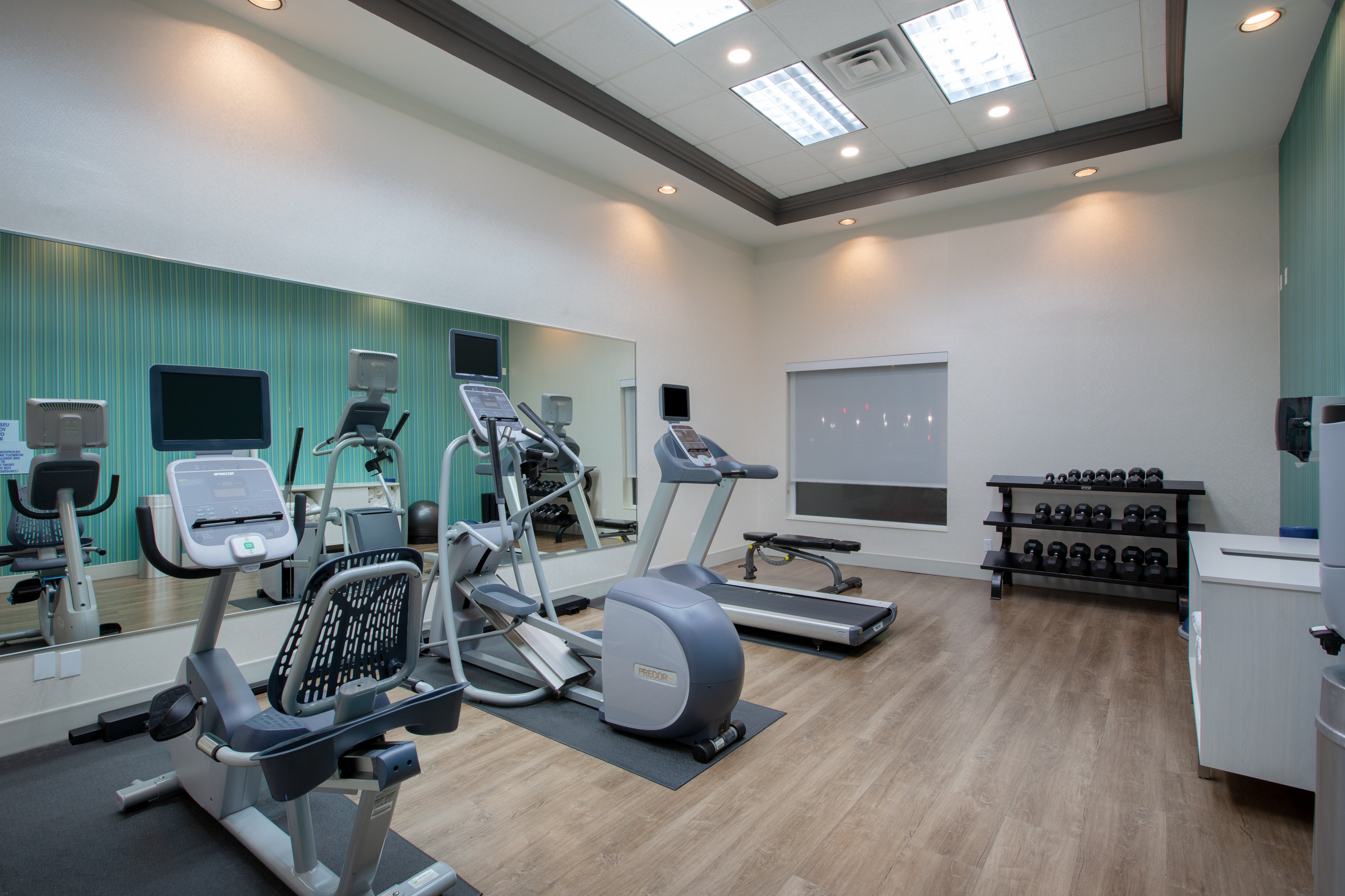 Holiday Inn Express Hotel & Suites Columbus 18/26