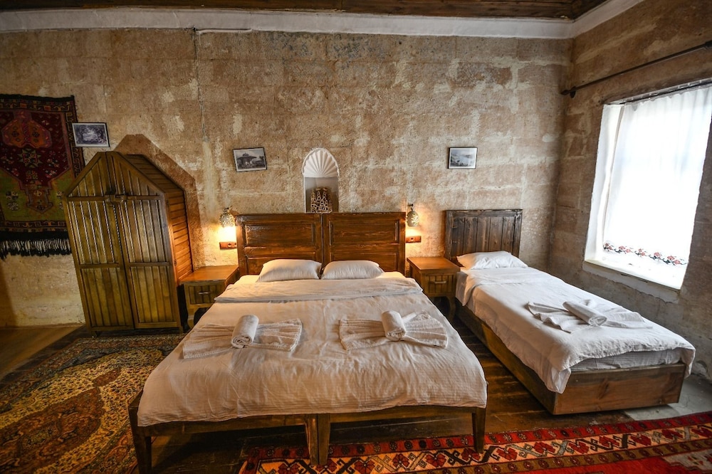 Stone, Superior, 1 Queen and 1 Single Bed
