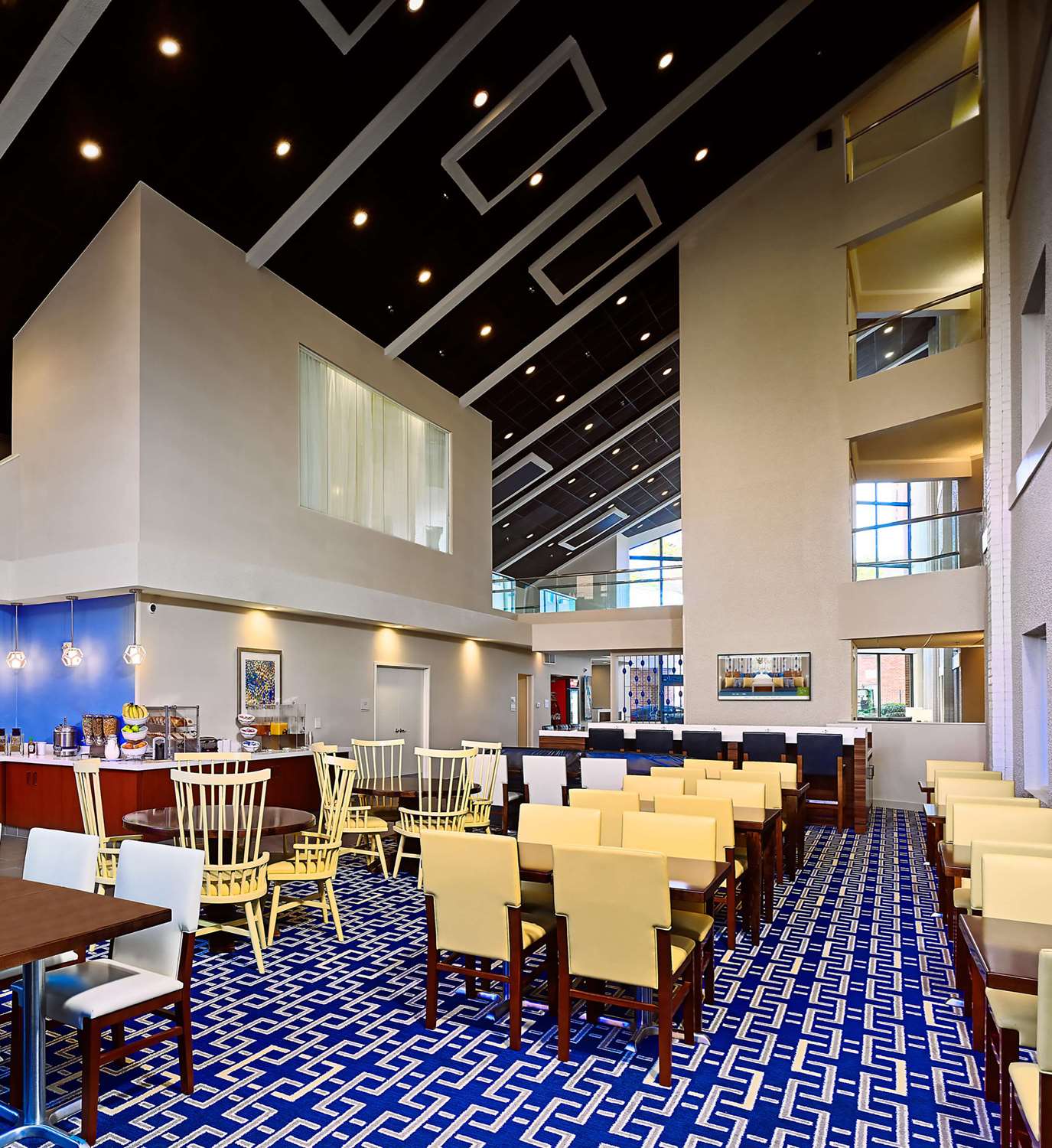 Sonesta Simply Suites Memphis East Poplar Pike 17/19