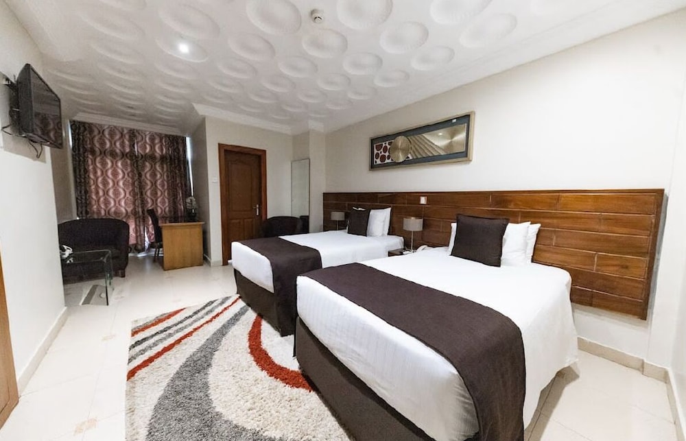 ROOM, TWIN BEDS