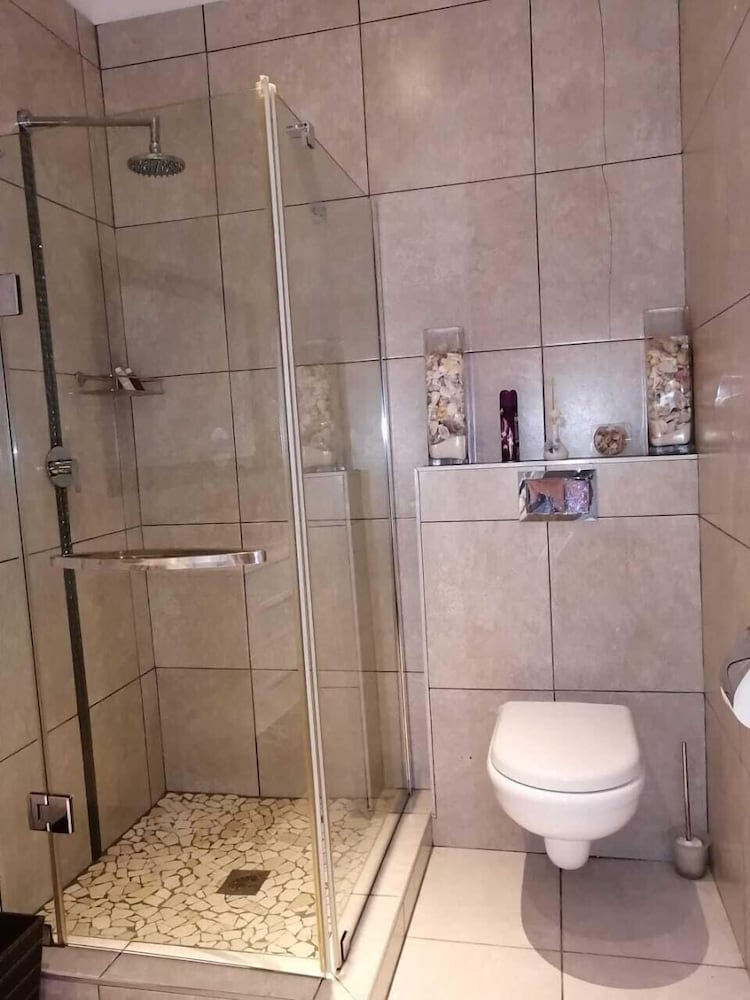 Fiore Guest Accommodation 47/50