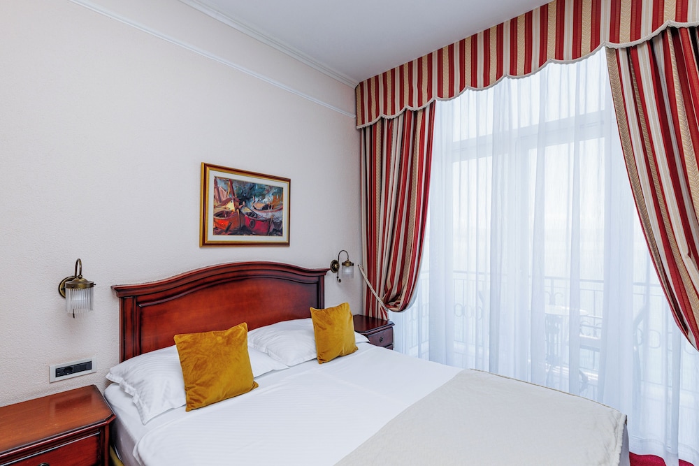 STANDARD, DOUBLE BED, SEA VIEW, BALCONY