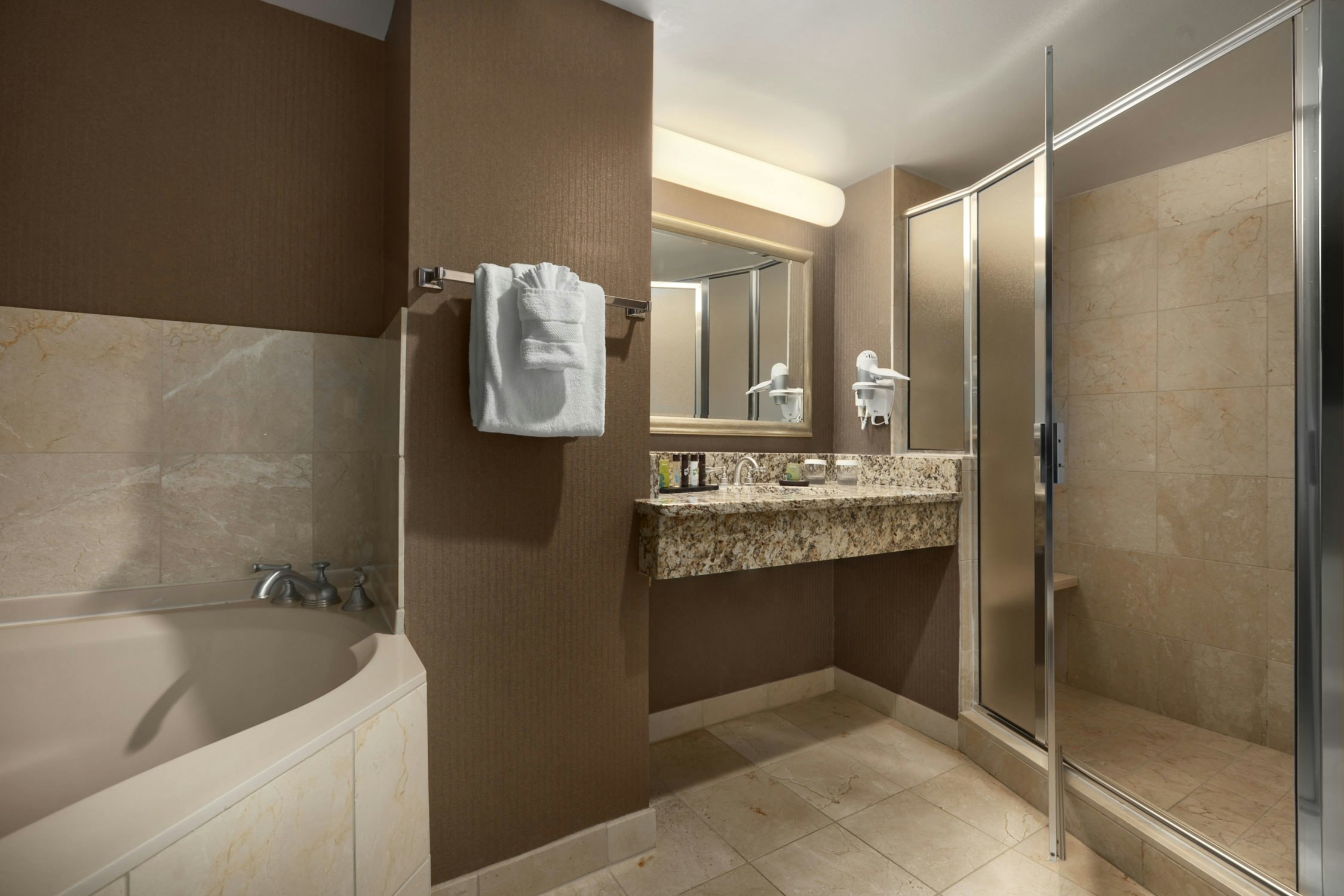 Embassy Suites By Hilton Atlanta Alpharetta 82/82